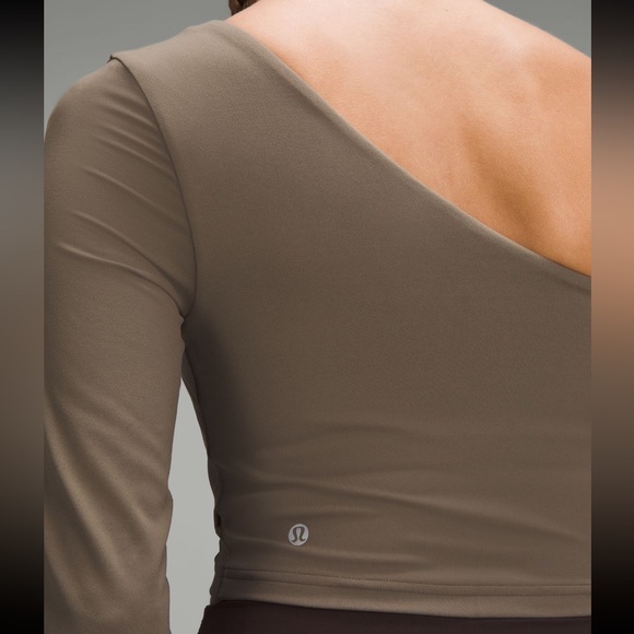 New with tags lululemon Align Asymmetrical
Long-Sleeve Shirt, Size 6, Nomad. - Picture 14 of 14